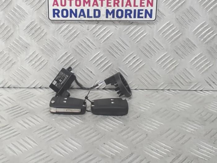 Gebruikte Immobiliser module Opel Insignia 1.6 CDTI 16V Prijs € 25,00 Margeregeling aangeboden door Automaterialen Ronald Morien B.V.