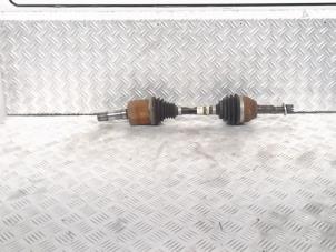 Gebruikte Aandrijfas links-voor Opel Meriva 1.7 CDTI 16V Prijs € 30,00 Margeregeling aangeboden door Automaterialen Ronald Morien B.V.