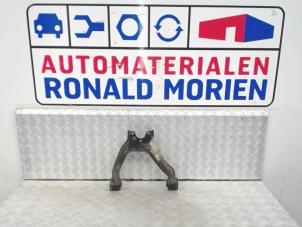 Gebruikte Draagarm Boven links-voor Mitsubishi Pajero Prijs € 50,00 Margeregeling aangeboden door Automaterialen Ronald Morien B.V.