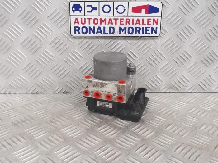 Gebruikte ABS Pomp Renault Clio II (BB/CB) 1.2 16V Prijs € 25,00 Margeregeling aangeboden door Automaterialen Ronald Morien B.V.