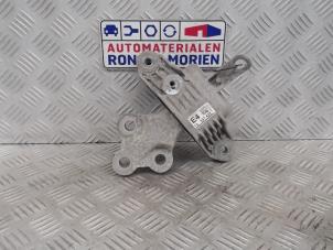 Gebruikte Versnellingsbak Steun Opel Astra J (PC6/PD6/PE6/PF6) 1.4 16V ecoFLEX Prijs € 39,00 Margeregeling aangeboden door Automaterialen Ronald Morien B.V.