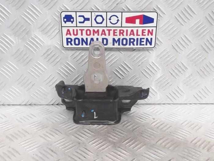 Gebruikte Versnellingsbak Steun Ford Fiesta 6 (JA8) 1.0 EcoBoost 12V 100 Prijs € 25,00 Margeregeling aangeboden door Automaterialen Ronald Morien B.V.