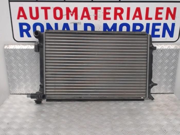 Gebruikte Radiateur Volkswagen Golf V Variant (1K5) 1.6 Prijs € 30,00 Margeregeling aangeboden door Automaterialen Ronald Morien B.V.