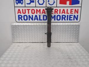 Gebruikte Voorpoot rechts Volkswagen Crafter 2.5 TDI 46/50 LWB Prijs € 65,00 Margeregeling aangeboden door Automaterialen Ronald Morien B.V.