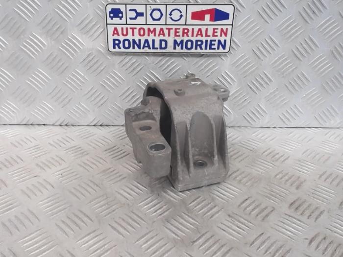 Gebruikte Motorsteun Volkswagen New Beetle (1Y7) 1.6 Prijs € 29,00 Margeregeling aangeboden door Automaterialen Ronald Morien B.V.
