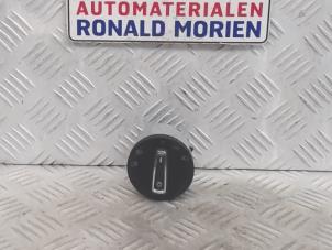 Gebruikte Schakelaar Licht Skoda Rapid 1.4 TDI 12V Prijs € 25,00 Margeregeling aangeboden door Automaterialen Ronald Morien B.V.