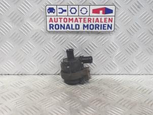 Gebruikte Extra waterpomp Skoda Rapid 1.4 TDI 12V Prijs € 25,00 Margeregeling aangeboden door Automaterialen Ronald Morien B.V.