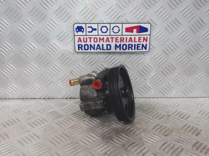 Gebruikte Servopomp Renault Megane (BA) 1.4 16V Prijs € 65,00 Margeregeling aangeboden door Automaterialen Ronald Morien B.V.