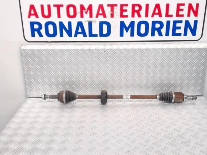 Gebruikte Aandrijfas rechts-voor Dacia Sandero II 1.0 Sce 12V Prijs € 95,00 Margeregeling aangeboden door Automaterialen Ronald Morien B.V.