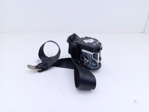 Gebruikte Veiligheidsgordel midden-achter Audi A8 (D3) 3.0 TDI V6 24V Quattro Prijs € 45,00 Margeregeling aangeboden door Automaterialen Ronald Morien B.V.