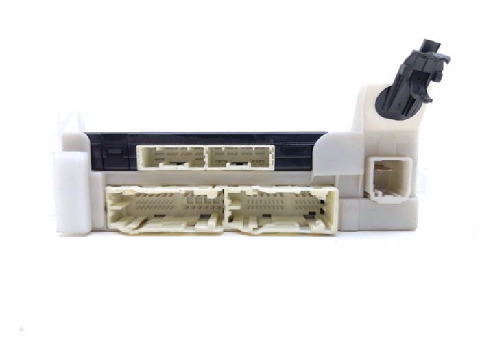 Module Bodycontrol van een Toyota Yaris III (P13) 1.5 16V Dual VVT-iE 2017