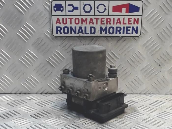 Gebruikte ABS Pomp Ford Mondeo III Wagon 2.0 16V Prijs € 35,00 Margeregeling aangeboden door Automaterialen Ronald Morien B.V.