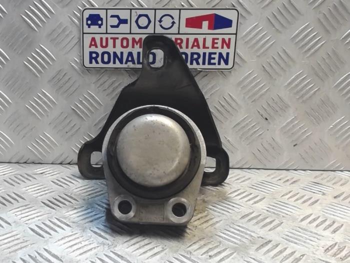 Gebruikte Motorsteun Ford Mondeo III Wagon 2.0 16V Prijs € 49,00 Margeregeling aangeboden door Automaterialen Ronald Morien B.V.