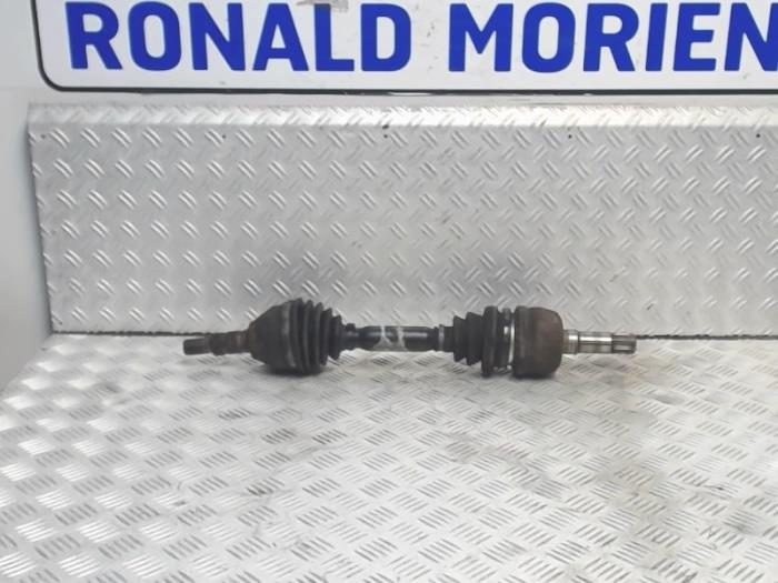 Gebruikte Steekas links-voor Opel Vectra C 2.2 DTI 16V Prijs € 25,00 Margeregeling aangeboden door Automaterialen Ronald Morien B.V.