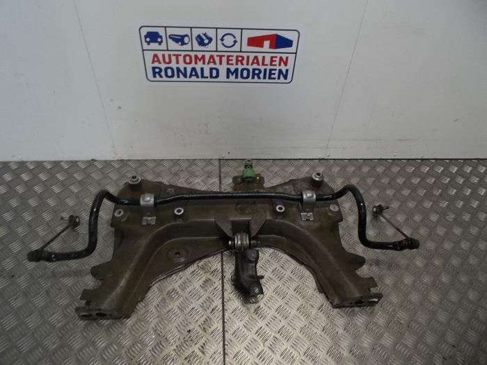 Gebruikte Subframe Renault Captur I (2R) 1.5 Energy dCi 90 FAP Prijs € 65,00 Margeregeling aangeboden door Automaterialen Ronald Morien B.V.
