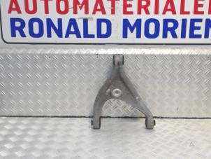Gebruikte Draagarm links-achter Peugeot 407 SW (6E) 2.0 HDiF 16V Prijs € 65,00 Margeregeling aangeboden door Automaterialen Ronald Morien B.V.