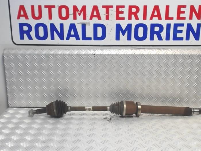 Gebruikte Aandrijfas rechts-voor Ford B-Max (JK8) 1.4 16V Prijs € 75,00 Margeregeling aangeboden door Automaterialen Ronald Morien B.V.