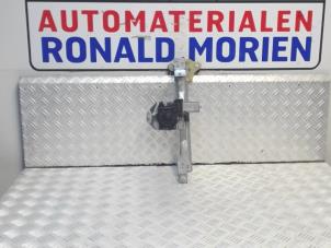 Gebruikte Ruitmechaniek 4Deurs rechts-achter Renault Captur (2R) Prijs € 85,00 Margeregeling aangeboden door Automaterialen Ronald Morien B.V.