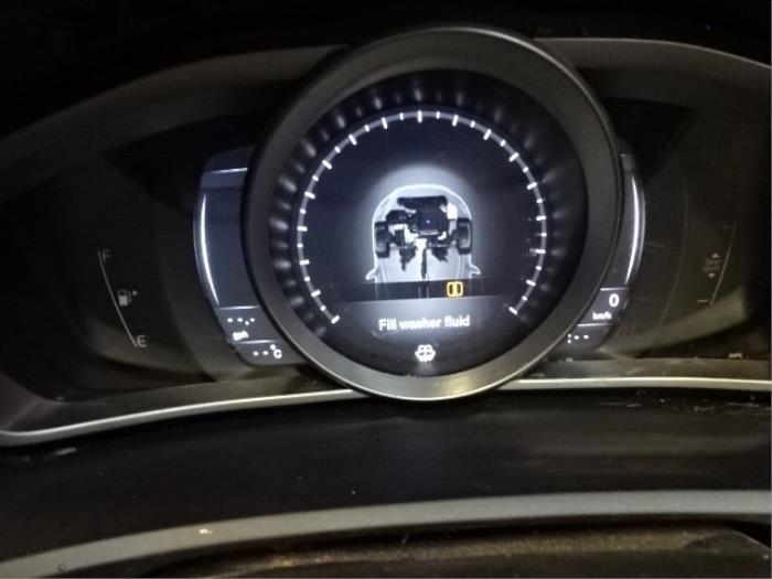 Kilometerteller KM van een Volvo V40 (MV) 2.0 D4 16V 2018