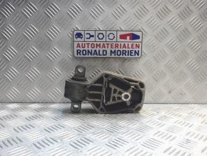 Gebruikte Versnellingsbak Steun Mercedes A (W176) 2.2 A-200 CDI, A-200d 16V 4-Matic Prijs € 35,00 Margeregeling aangeboden door Automaterialen Ronald Morien B.V.