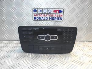 Gebruikte Radio CD Speler Mercedes A (W176) 2.2 A-200 CDI, A-200d 16V 4-Matic Prijs € 245,00 Margeregeling aangeboden door Automaterialen Ronald Morien B.V.