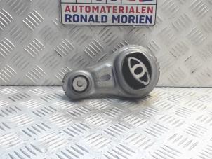 Gebruikte Motorrubber Opel Movano Prijs € 25,00 Margeregeling aangeboden door Automaterialen Ronald Morien B.V.