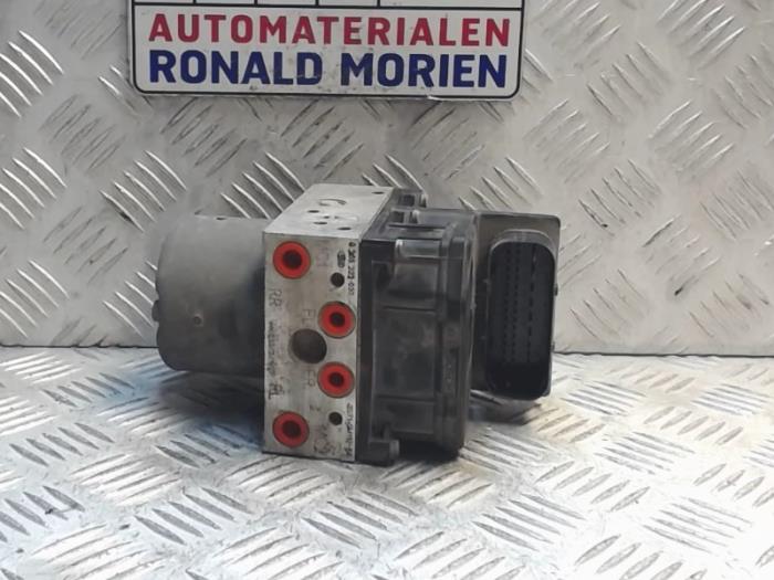 Gebruikte ABS Pomp Ford Mondeo III 2.0 16V Prijs € 25,00 Margeregeling aangeboden door Automaterialen Ronald Morien B.V.