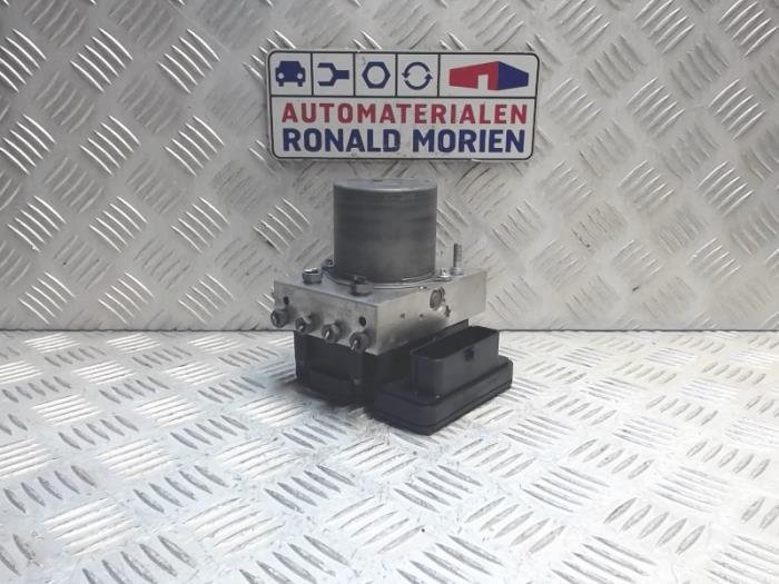 Gebruikte ABS Pomp Mercedes Sprinter 4,6t (906.65) 419 CDI V6 24V Prijs € 495,00 Margeregeling aangeboden door Automaterialen Ronald Morien B.V.