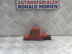 Gebruikte Module Centrale Deurvergrendeling BMW 6 serie (E24) 628 CSi Prijs € 25,00 Margeregeling aangeboden door Automaterialen Ronald Morien B.V.