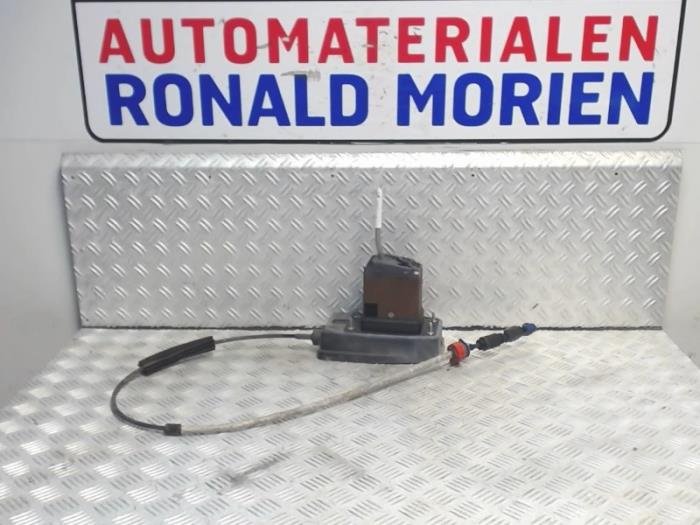 Gebruikte Versnellingspook Peugeot 407 SW (6E) 2.0 HDiF 16V Prijs € 55,00 Margeregeling aangeboden door Automaterialen Ronald Morien B.V.