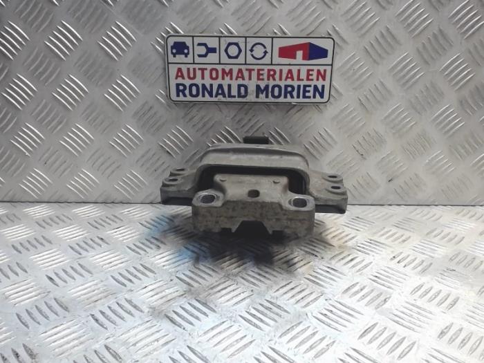 Gebruikte Versnellingsbak Steun Volkswagen Caddy III (2KA,2KH,2CA,2CH) 1.6 Prijs € 15,00 Margeregeling aangeboden door Automaterialen Ronald Morien B.V.