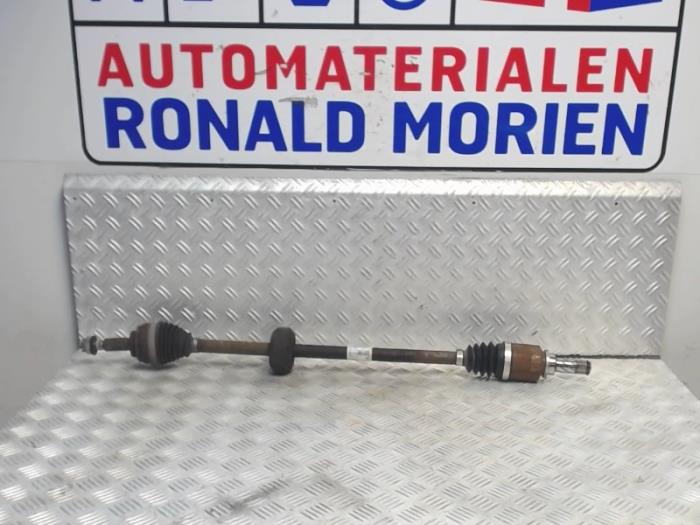 Gebruikte Aandrijfas rechts-voor Dacia Logan MCV II/III/Sandero Wagon 1.0 Sce 12V Prijs € 135,00 Margeregeling aangeboden door Automaterialen Ronald Morien B.V.