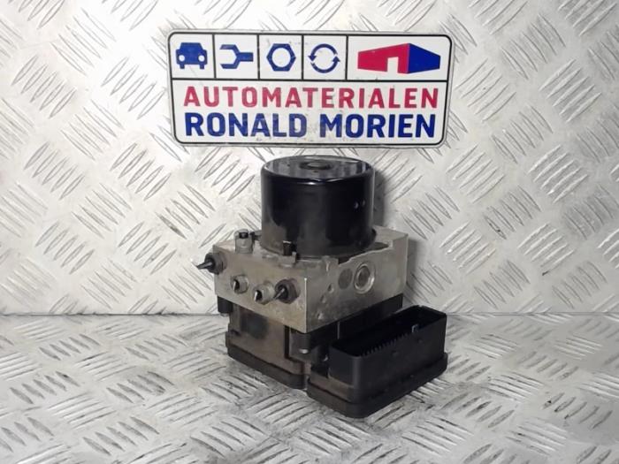 Gebruikte ABS Pomp Ford Focus 3 1.6 TDCi Prijs € 49,00 Margeregeling aangeboden door Automaterialen Ronald Morien B.V.