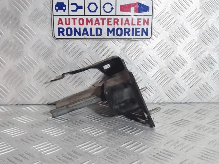 Gebruikte Versnellingsbak Steun Peugeot 207/207+ (WA/WC/WM) 1.4 16V VTi Prijs € 25,00 Margeregeling aangeboden door Automaterialen Ronald Morien B.V.