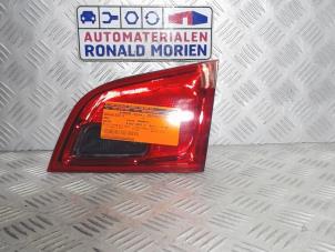 Gebruikte Achterlicht rechts Opel Astra J Sports Tourer (PD8/PE8/PF8) 1.7 CDTi 16V Prijs € 49,00 Margeregeling aangeboden door Automaterialen Ronald Morien B.V.