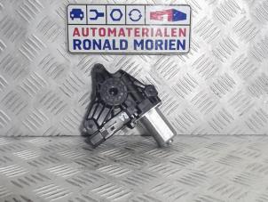 Gebruikte Raammotor Portier Volvo V40 (MV) 1.5 T3 16V Geartronic Prijs € 25,00 Margeregeling aangeboden door Automaterialen Ronald Morien B.V.