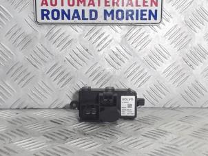 Gebruikte Kachel Weerstand Volvo V40 (MV) 1.5 T3 16V Geartronic Prijs € 35,00 Margeregeling aangeboden door Automaterialen Ronald Morien B.V.