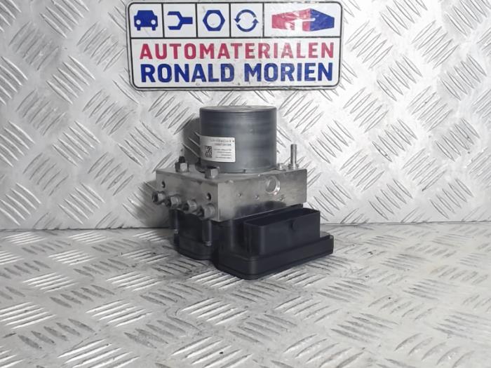 Gebruikte ABS Pomp Peugeot Expert (V1/VA/VB/VE/VF/VT/VY) 2.0 Blue HDi 180 16V Prijs € 95,00 Margeregeling aangeboden door Automaterialen Ronald Morien B.V.