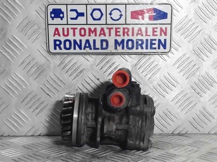 Gebruikte Servopomp Volkswagen Transporter/Caravelle T5 2.5 TDi Prijs € 95,00 Margeregeling aangeboden door Automaterialen Ronald Morien B.V.