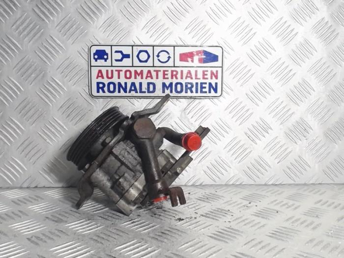 Gebruikte Pomp Servo Nissan Micra (K11) 1.0 16V Prijs € 95,00 Margeregeling aangeboden door Automaterialen Ronald Morien B.V.