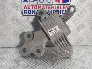 Gebruikte Versnellingsbak Steun Opel Astra J (PC6/PD6/PE6/PF6) 1.4 16V ecoFLEX Prijs € 35,00 Margeregeling aangeboden door Automaterialen Ronald Morien B.V.