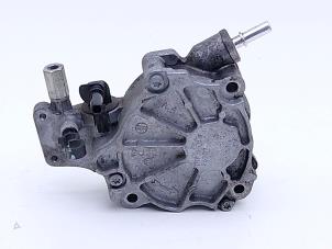 Gebruikte Vacuumpomp (Diesel) Landrover Range Rover Evoque (LVJ/LVS) 2.2 eD4 16V 5-drs. Prijs € 49,00 Margeregeling aangeboden door Automaterialen Ronald Morien B.V.