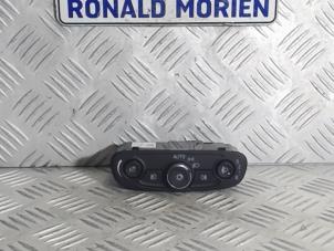 Gebruikte Licht Schakelaar Opel Insignia Grand Sport 1.6 CDTI 16V 136 Prijs € 39,00 Margeregeling aangeboden door Automaterialen Ronald Morien B.V.