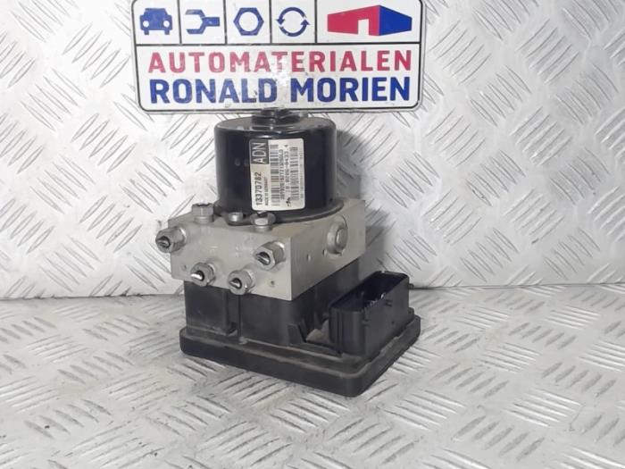 Gebruikte ABS Pomp Opel Astra J Sports Tourer (PD8/PE8/PF8) 1.7 CDTi 16V Prijs € 199,00 Margeregeling aangeboden door Automaterialen Ronald Morien B.V.