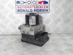 Gebruikte ABS Pomp Opel Astra J Sports Tourer (PD8/PE8/PF8) 1.7 CDTi 16V Prijs € 199,00 Margeregeling aangeboden door Automaterialen Ronald Morien B.V.