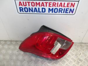 Gebruikte Achterlicht links Opel Mokka/Mokka X 1.4 Turbo 16V 4x2 Prijs € 59,00 Margeregeling aangeboden door Automaterialen Ronald Morien B.V.