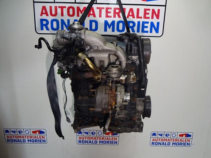 Motor van een Audi A4 Avant (B6) 1.9 TDI PDE 130 2004