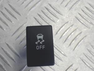 Gebruikte Schakelaar ESP Isuzu D-Max (TFR/TFS) 1.9 DDi Prijs € 10,00 Margeregeling aangeboden door Automaterialen Ronald Morien B.V.