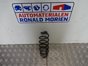 Gebruikte Schroefveer achter Renault Captur (2R) 1.5 Energy dCi 110 FAP Prijs € 45,00 Margeregeling aangeboden door Automaterialen Ronald Morien B.V.
