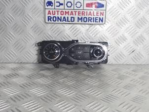 Gebruikte Kachel Bedieningspaneel Renault Captur (2R) 1.5 Energy dCi 110 FAP Prijs € 39,00 Margeregeling aangeboden door Automaterialen Ronald Morien B.V.